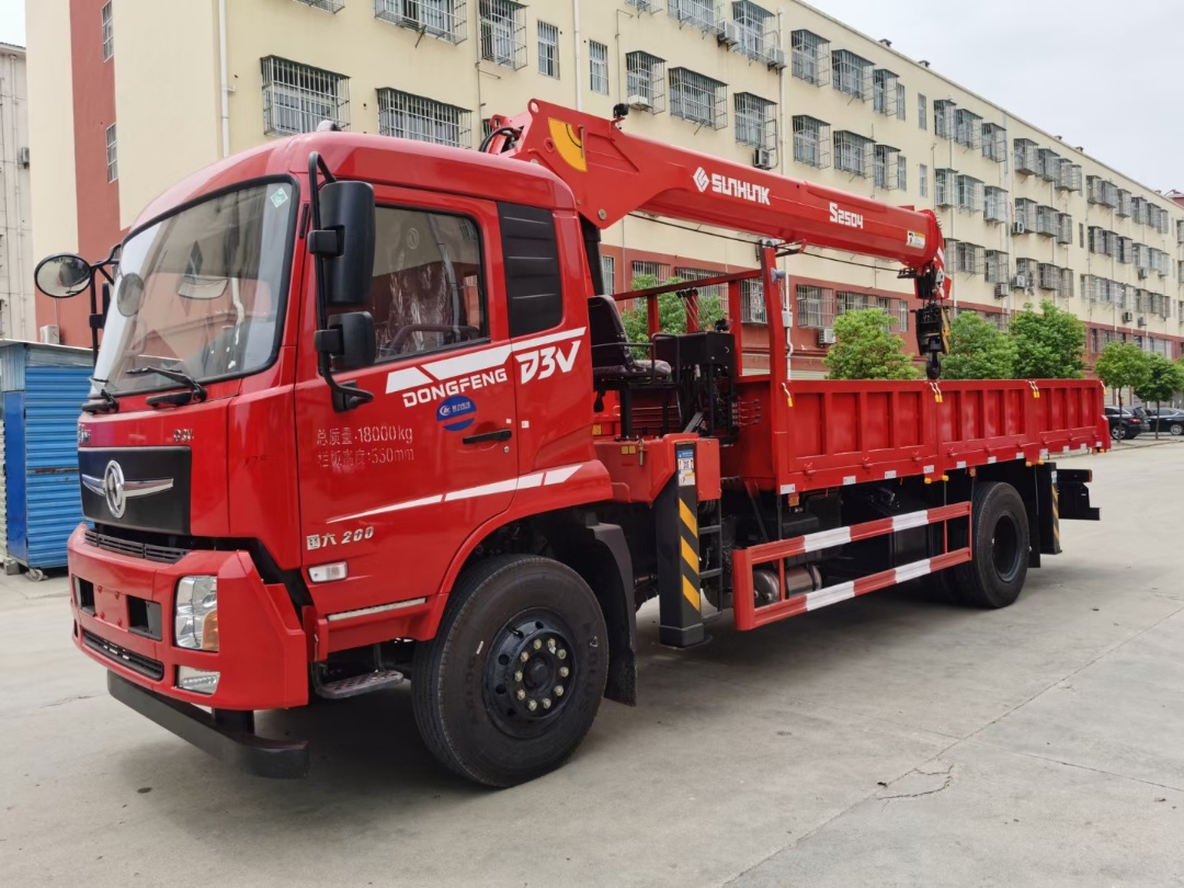 國(guó)六東風(fēng)專底D3V單橋宏昌天馬10噸四節(jié)臂吊機(jī)隨車(chē)吊